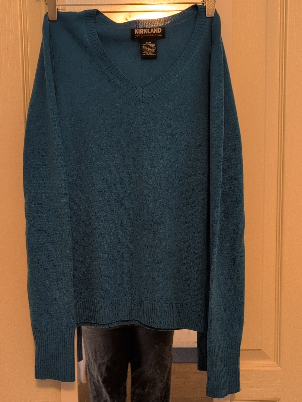 Kirkland Signature Cashmere V-Neck Sweater in Blue